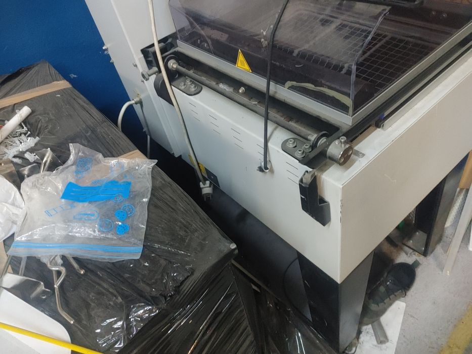 Zgrzewarka katowa polautomatyczna. Foliarka