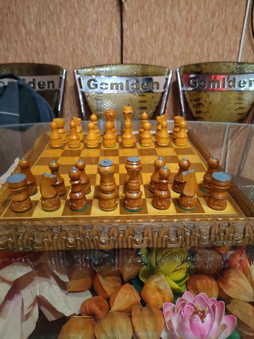 Игровой набор деревянные резные с утяжелителями Шахматы 35х35 см.