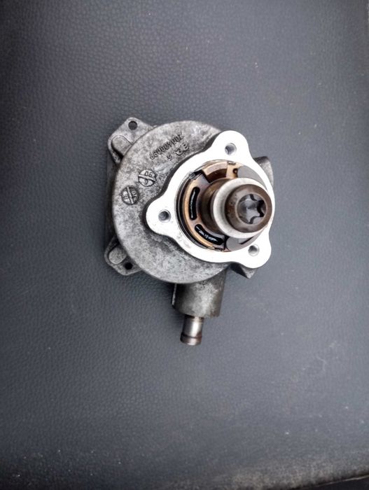 Вакуумный насос BMW e70,e60,e90,e65 N52 751945710