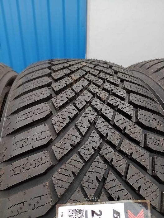 Opony zimowe 225/50 R19 100V Yokohama Bluearth Winter V906 Suv 25rok