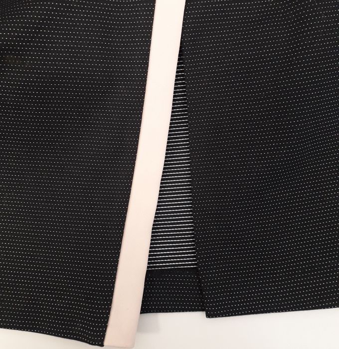 Czarna sukienka w kropki 44