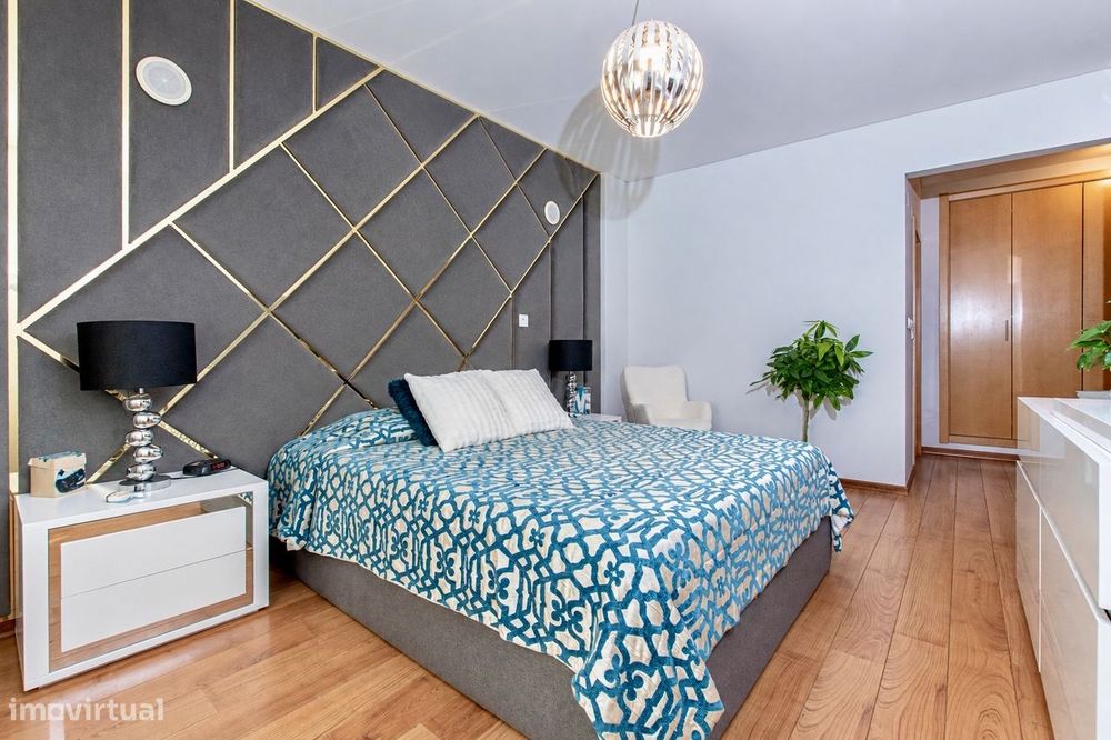 T3 com vista sobre o Jamor, box de 58 m² e condomínio com piscina