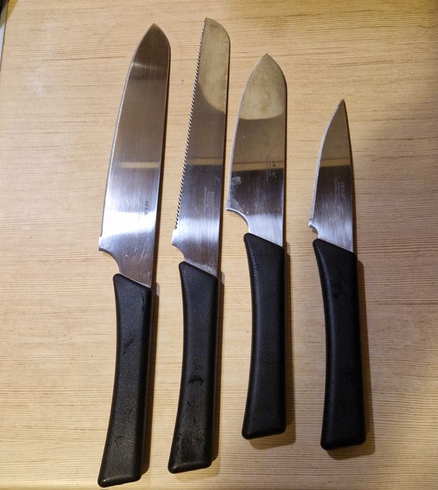 Zestaw noży w bloku Ikea oraz nóż szefa kuchni