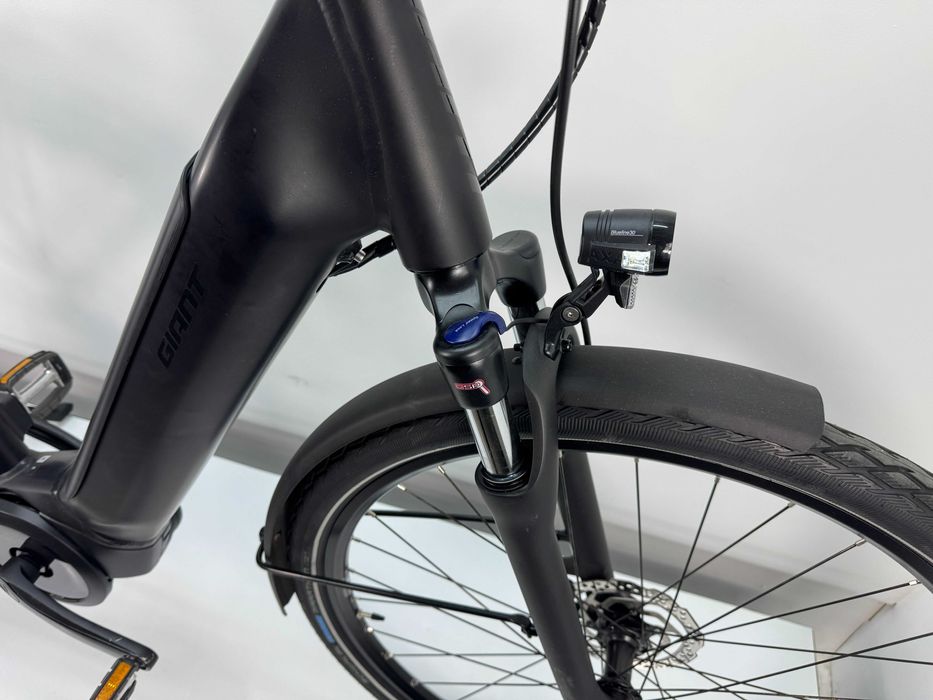 Rower elektryczny GIANT Dailytour E+ C7 rozmiar 53 cm bateria 500Wh