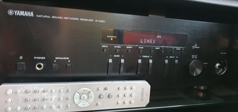 Amplituner Yamaha R-N301, pilot, optyk