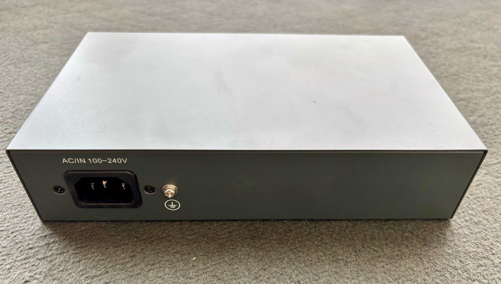 Switch PoE 8 portas Gibabit + 2 uplink + SFP - YuanLey YS2083F-PS