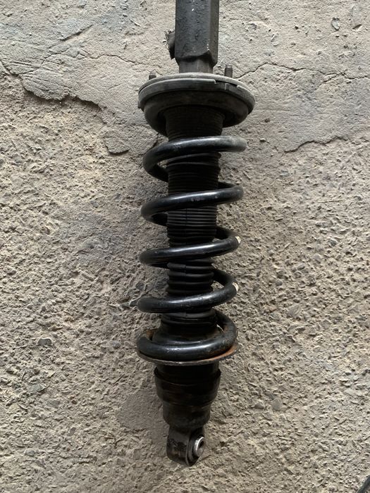 Передняя гидростойка на Nissan Patrol Y62