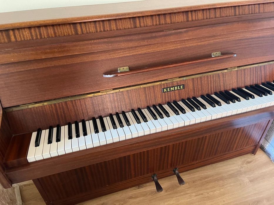 Piano Acústico Vertical em excelente estado