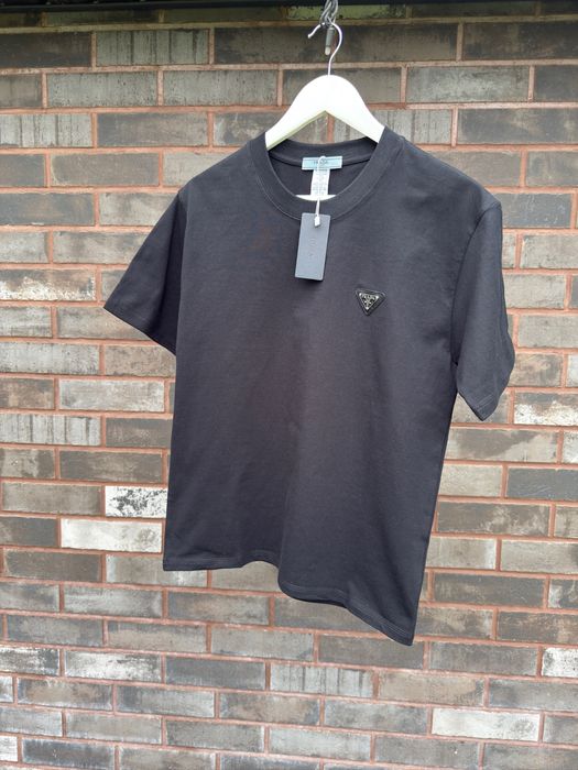 Футболки Прада.