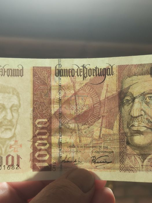 Nota de 10 000 escudos