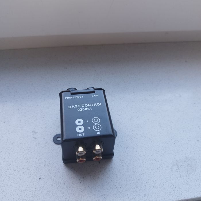 Regulator niskich tonów do WZMACNIACZA  RCA KOREKTOR