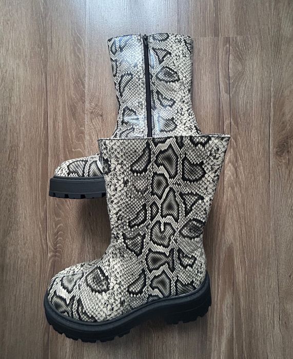 Bonprix botki na platformie wężowy wzór 40