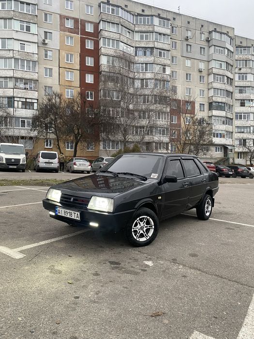 В продажі ваз 21099
