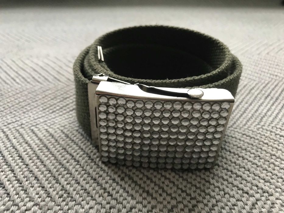 Pasek z klamrą. Nowy