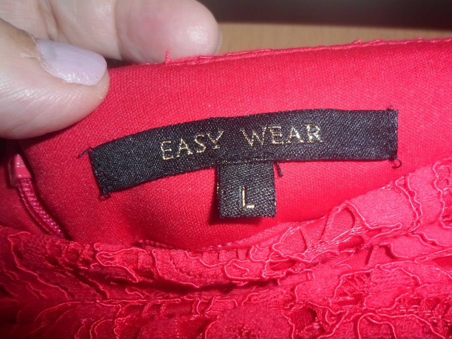 saia em renda para mulher cor vermelha da marca Easy Wear