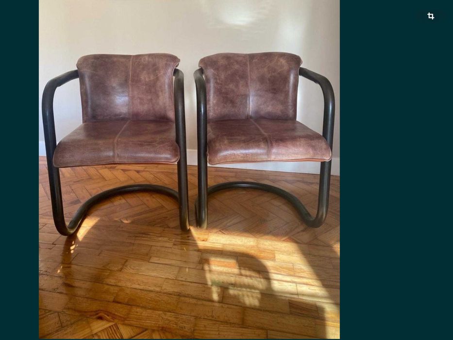 Cadeiras em pele da loja area