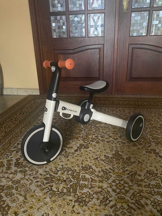 Triciclo e Bicicleta de equilíbrio Multifuncional KinderKraft branca