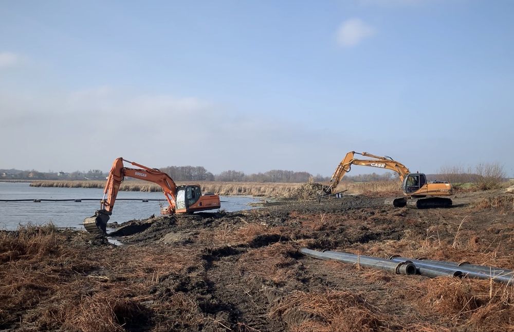 Будівництво озер, розчістка річок, штучні водойми.