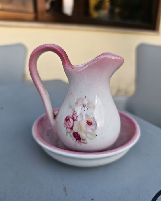 Peças antigas de porcelana