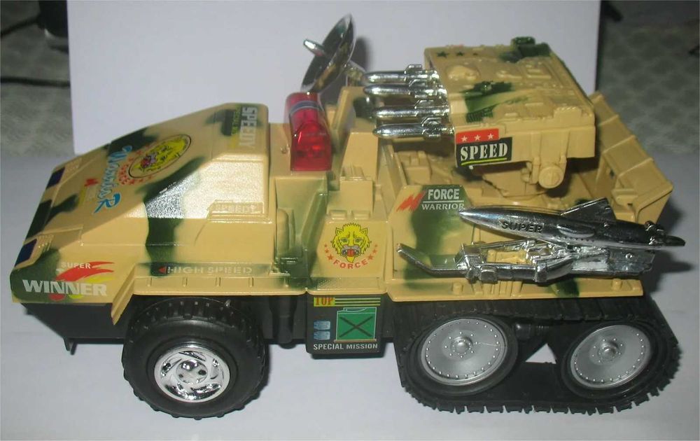 Armoured Car - On the Snow Field (similar a Snow Cat GI Joe)