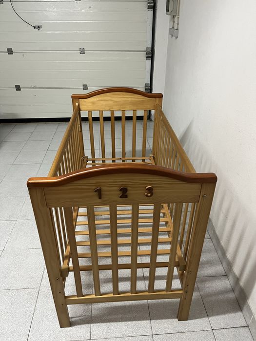 Berço/Cama de madeira Pueri + colchão (ajustável, bom estado)