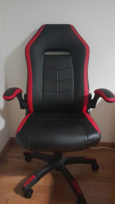 Cadeira Gaming Skyline Staples Preta e Vermelha