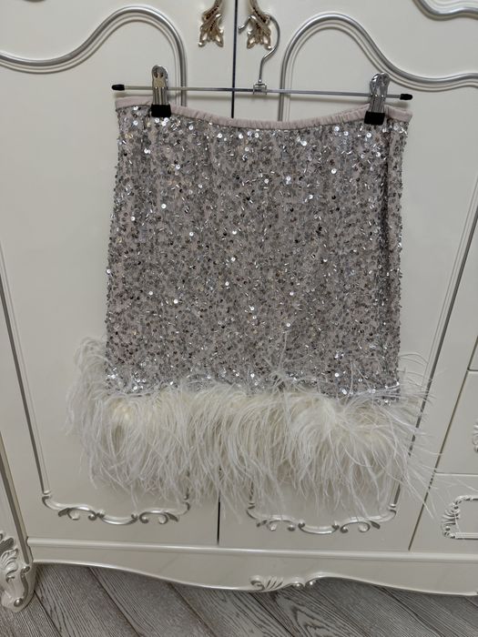 Продам спідничку з пірям