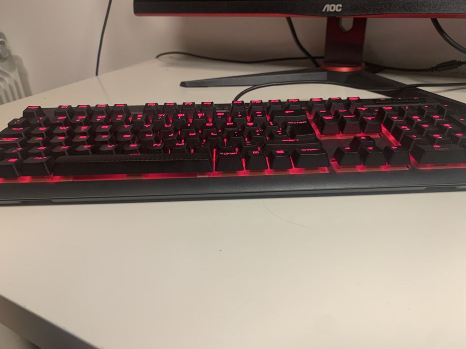 Teclado gamer corsair k68