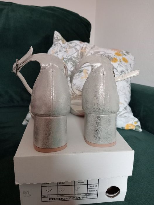 Sandałki srebrne nowe