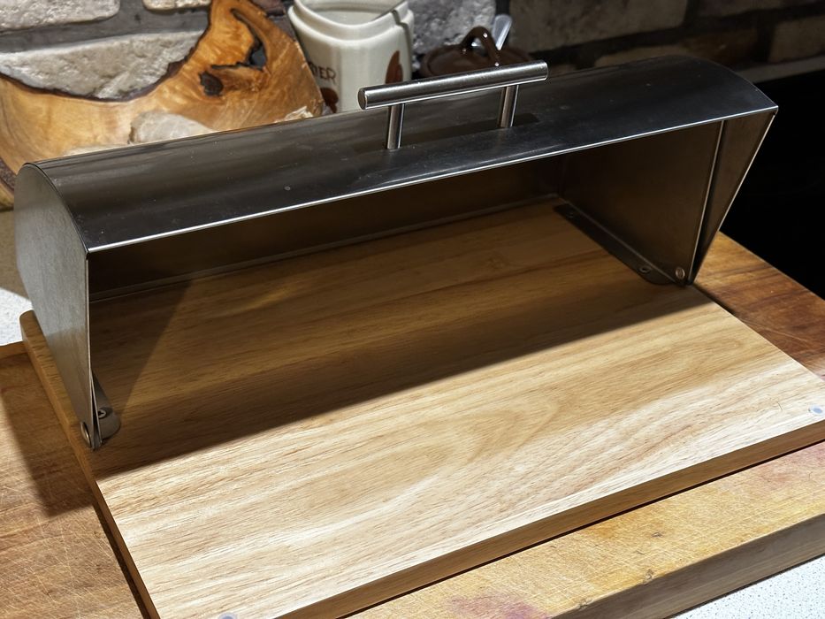 Chlebak Zeller na drewnianej podstawie