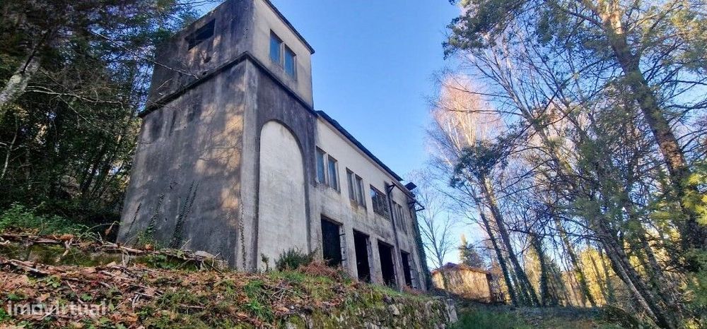 Quinta c/ 2 casas em Pedra p/ restauro - Campos