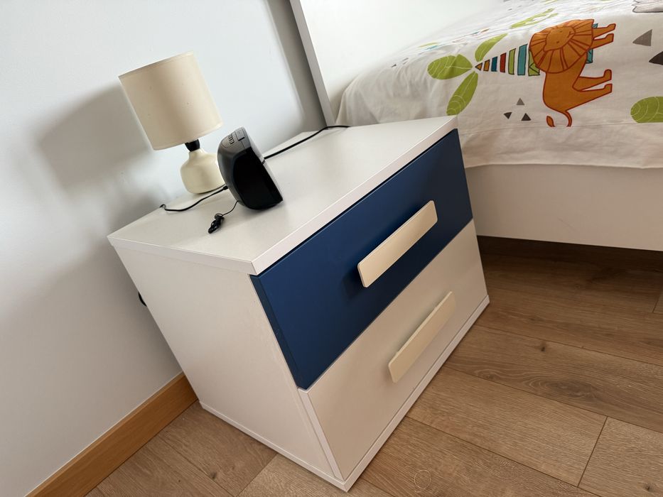 Cama solteiro / criança + mesinha de cabeceira
