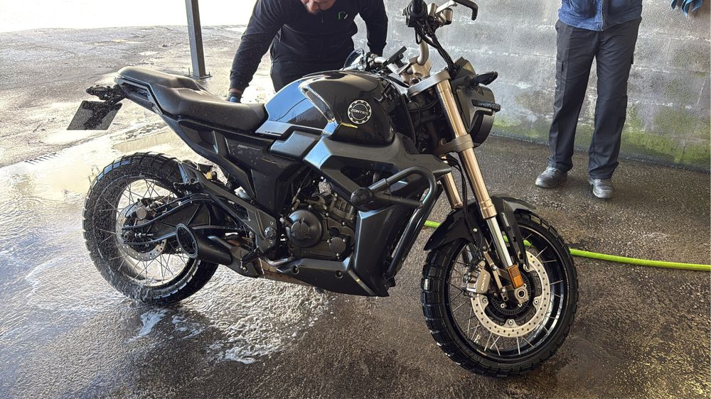 Vendo Mota Zontes ZT 125 G1 como nova