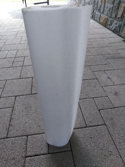 Sprzedam rolkę tapety białej i klej do tapet.