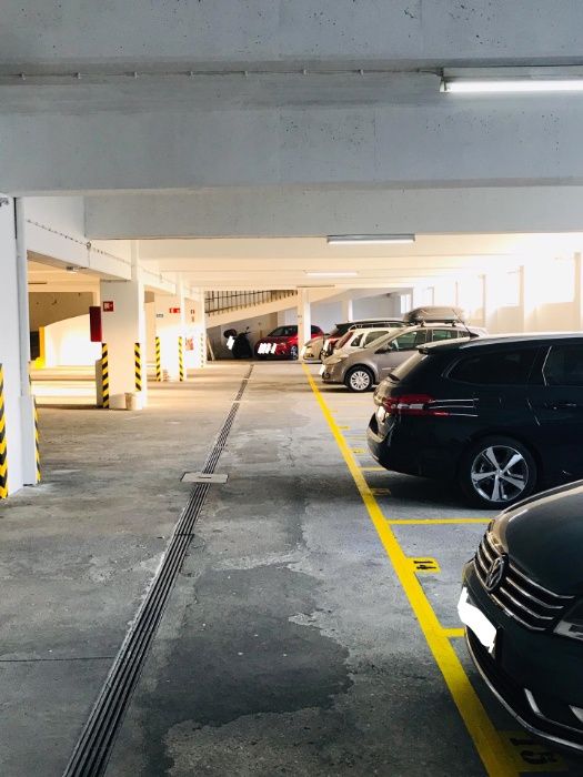 Parqueamento Queluz/Pendão/Monte Abrão: Arrecadação/Aluguer de lugar