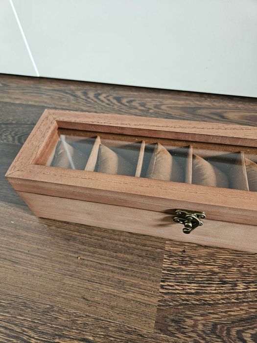 Drewniana szkatułka pudełko ekspozytor do zegarków biżuterii prezent