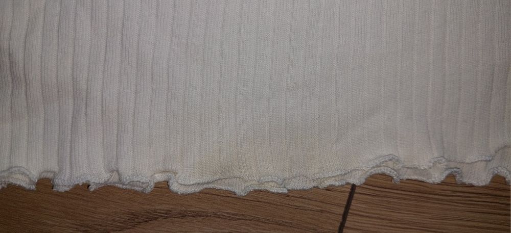 Podkoszulek biały na ramiączkach