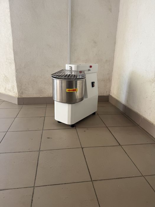 Тістоміс 15 літрів PIZZA GROUP IFW 15-Італія 220 В. Новий !