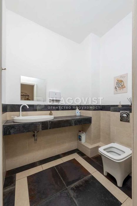 117м2 3 к квартира Князів Острозських Мирного Гусовського Резницька