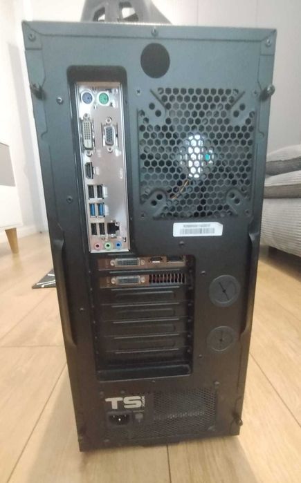 Zestaw komputerowy: komputer stacjonarny + monitor - Windows 10