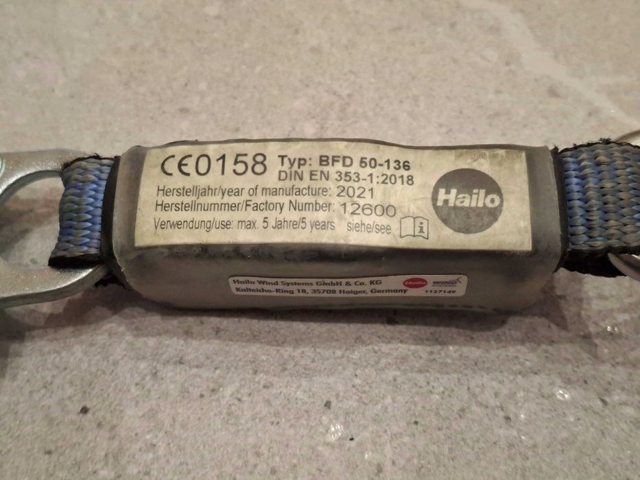 Wózek asekuracyjny do pionowego systemu linowego Hailo