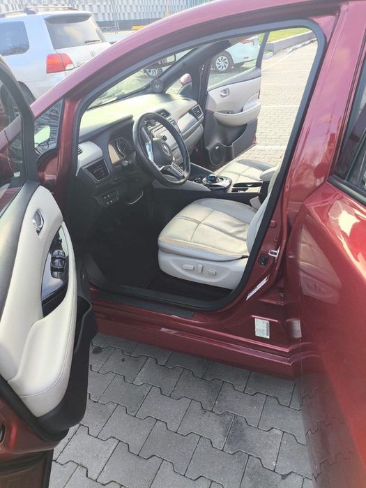 Продам Nissan Leaf 2018