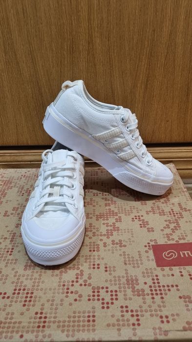Жіночі кросівки Adidas Nizza розмір 38