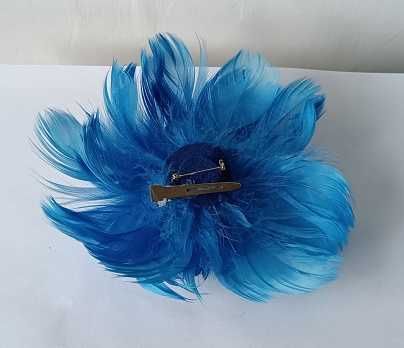 broszka z piór Nowa