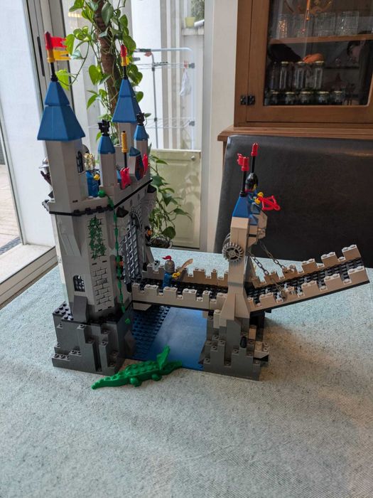Castelo tipo lego Dragão Azul