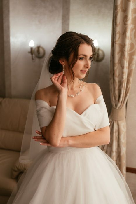 Весільна сукня на мініатюрну наречену