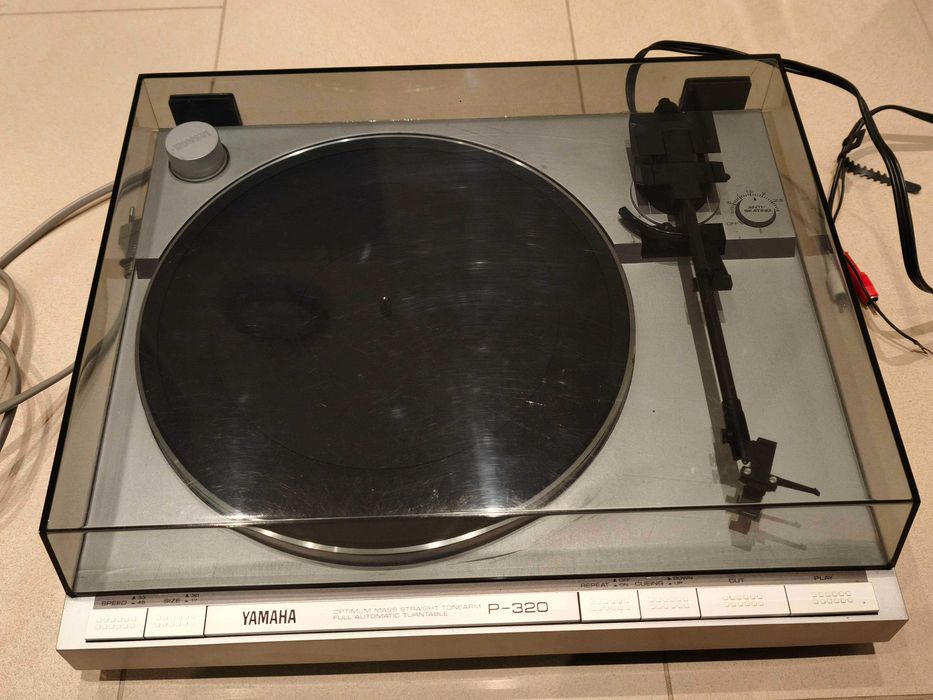 gramofon YAMAHA P-320