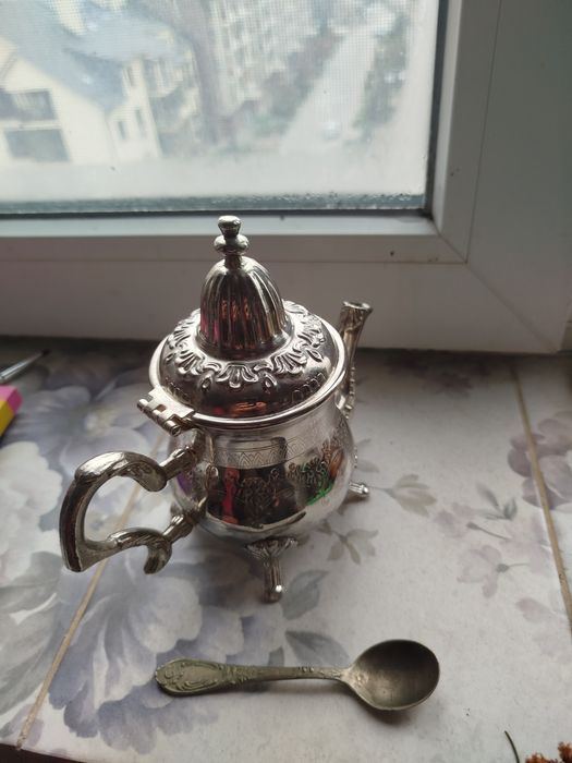 декоративный чайничек (железо, посеребрение)