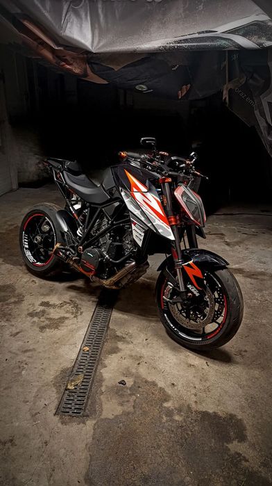 KTM Super Duke KTM Super Duke R 1290 195km/195kg