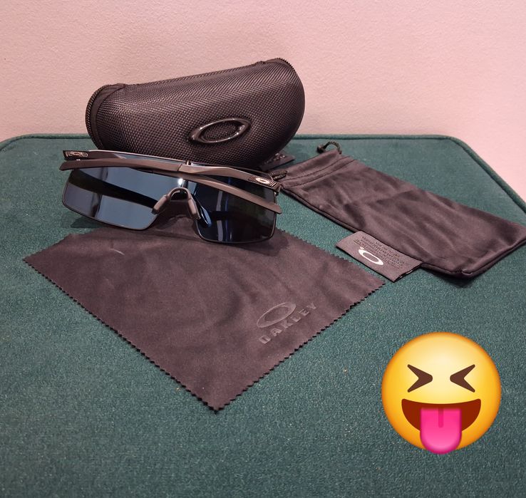 Okulary przeciwsłoneczne Oakley